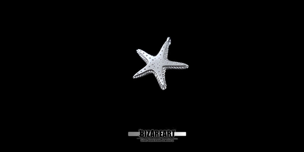 Side profile of the silver starfish pendant emphasizing the secure, heavy-duty hanger and the substantial 4.3g thickness of the high-quality metal.