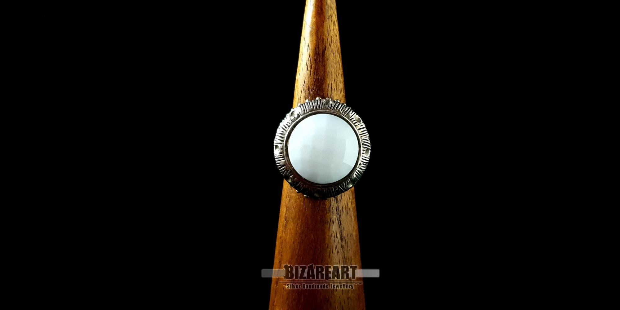 Sterling Silber Weißer Achat Kuppelring, Vintage Gothic Statement