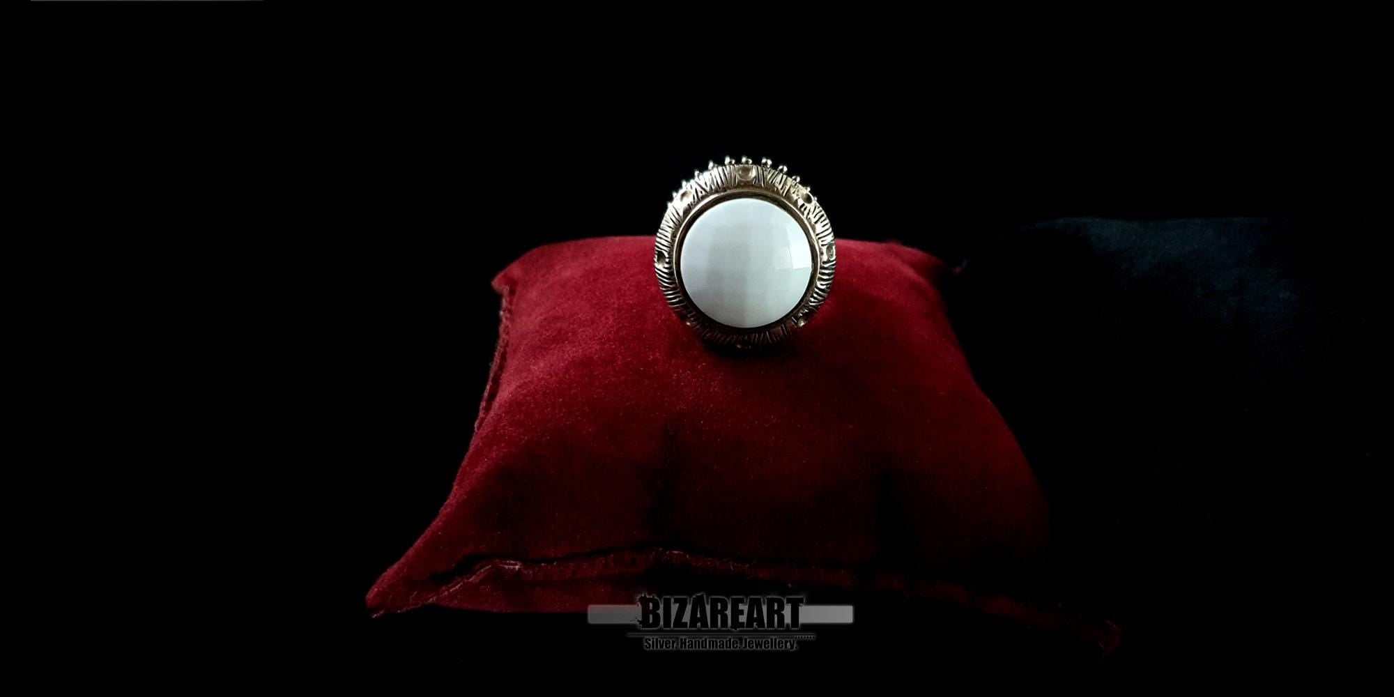 Sterling Silber Weißer Achat Kuppelring, Vintage Gothic Statement